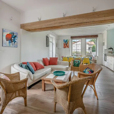 Maison Familiale, 200m 10 Adultes 2 Enfants *