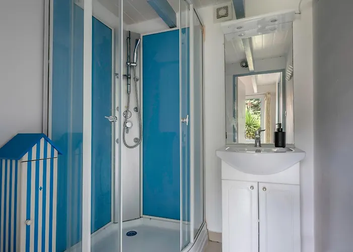 Maison Familiale, 200m 10 Adultes 2 Enfants Nyaraló *