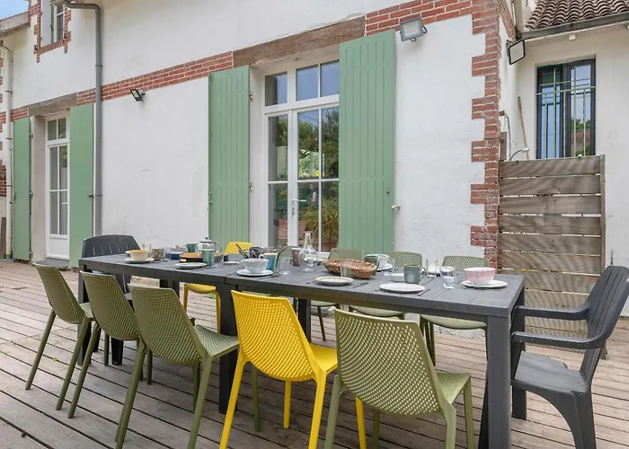 Maison Familiale, 200m 10 Adultes 2 Enfants *