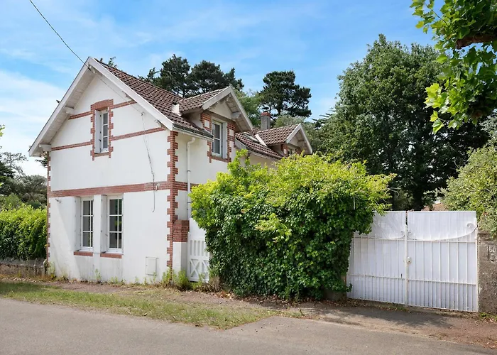 Maison Familiale, 200m 10 Adultes 2 Enfants Nyaraló *