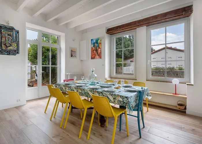 Maison Familiale, 200m 10 Adultes 2 Enfants Nyaraló