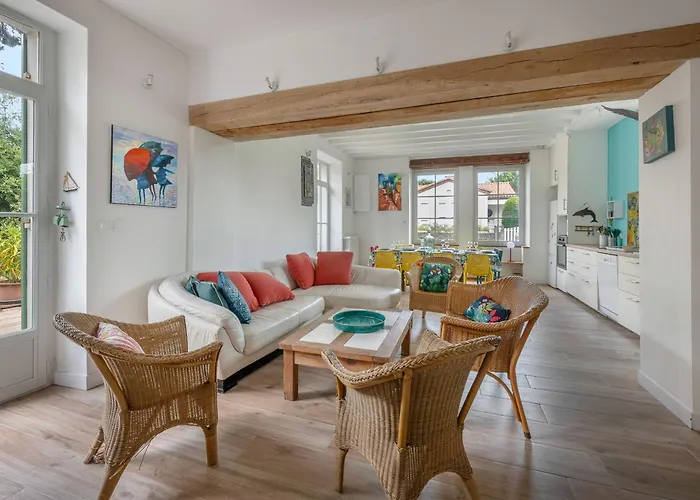 Maison Familiale, 200m 10 Adultes 2 Enfants *